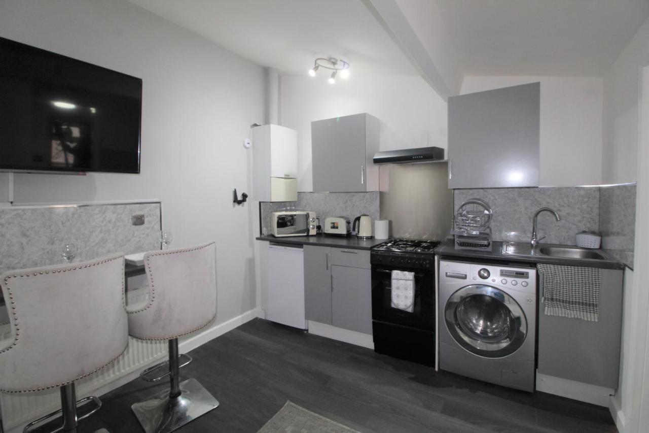 Studio 2 Min Walk To Upton Park Station London Exterior photo